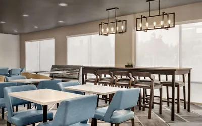 Photo 4 - La Quinta Inn & Suites by Wyndham San Bernardino