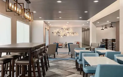 Photo 5 - La Quinta Inn & Suites by Wyndham San Bernardino
