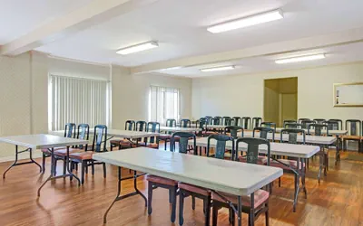 Photo 5 - Travelodge by Wyndham Lynwood
