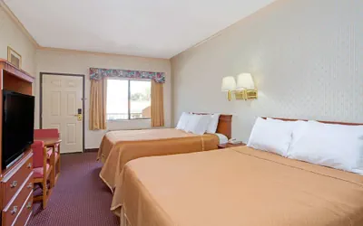 Photo 3 - Travelodge by Wyndham Lynwood