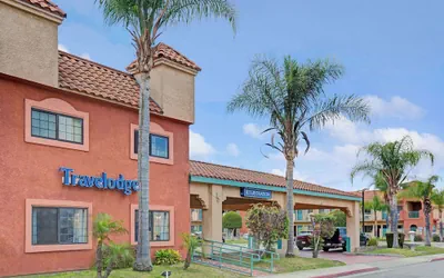 Photo 2 - Travelodge by Wyndham Lynwood