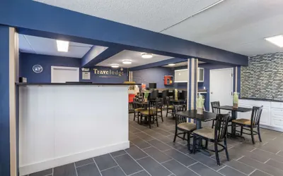Photo 3 - Travelodge by Wyndham Savannah Area/Richmond Hill