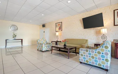 Photo 3 - Quality Inn & Suites near Lake Eufaula