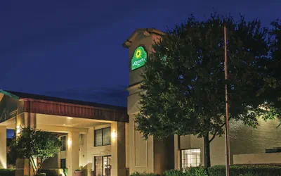 Photo 2 - La Quinta Inn by Wyndham San Marcos
