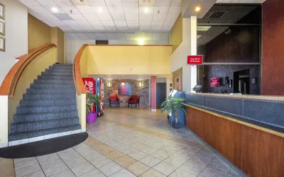 Photo 3 - Sycamore Suites