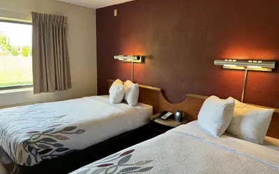 Photo 4 - Sycamore Suites