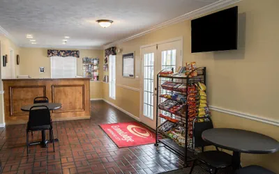 Photo 3 - Econo Lodge Crystal Coast