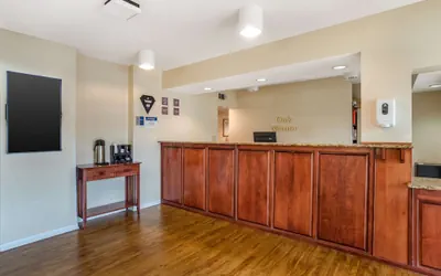 Photo 4 - Best Western Oak Manor