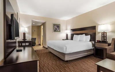 Photo 2 - Best Western Oak Manor