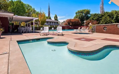 Photo 2 - Baugh Motel, SureStay Collection by Best Western