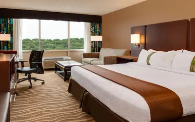 Photo 3 - Holiday Inn & Suites Overland Park West by IHG