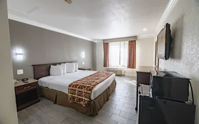 Photo 2 - Hospitality Inn San Bernardino/ Redlands