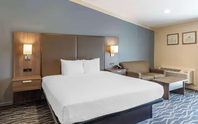Photo 2 - Best Western Plus Hill House