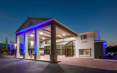 Photo 2 - Days Inn by Wyndham Sandusky / Cedar Point