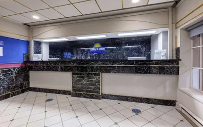 Photo 4 - Days Inn by Wyndham Sandusky / Cedar Point