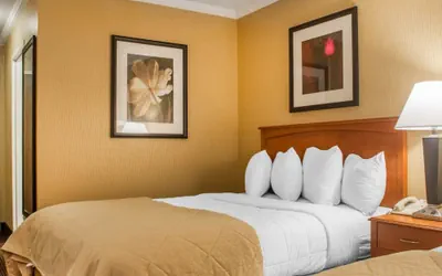 Photo 3 - Clarion Hotel & Suites Riverfront