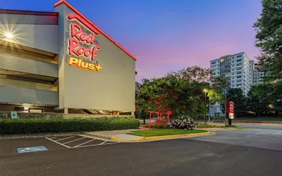 Photo 2 - Red Roof Inn PLUS+ Washington DC - Alexandria 