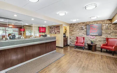 Photo 3 - Red Roof Inn PLUS+ Washington DC - Alexandria 