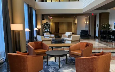 Photo 3 - DoubleTree by Hilton New York LaGuardia Airport