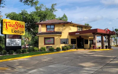 Photo 2 - Twin Star Lodge