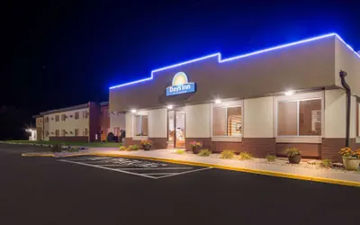 Photo 2 - Days Inn by Wyndham Newton