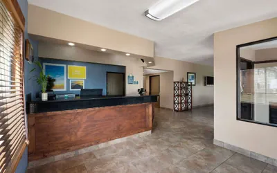 Photo 3 - Days Inn by Wyndham Newton