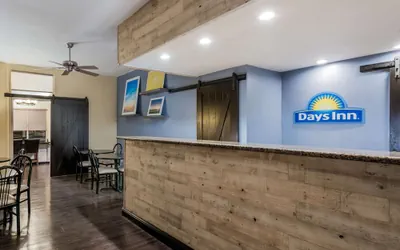 Photo 4 - Days Inn & Suites by Wyndham Lodi