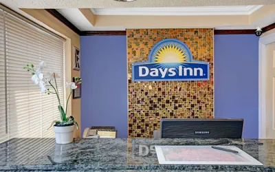 Photo 3 - Days Inn by Wyndham San Francisco - Lombard