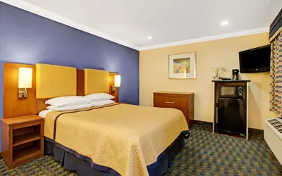 Photo 4 - Days Inn by Wyndham San Francisco - Lombard