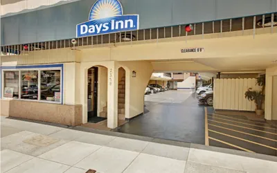 Photo 2 - Days Inn by Wyndham San Francisco - Lombard