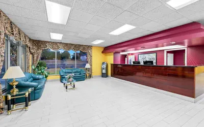 Photo 3 - Super 8 by Wyndham Gaffney