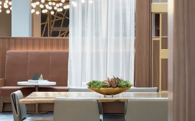 Photo 4 - DoubleTree by Hilton Hotel Newark Airport