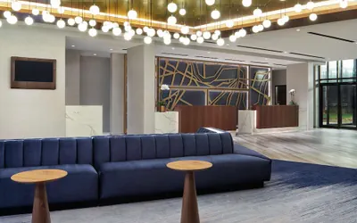Photo 3 - DoubleTree by Hilton Hotel Newark Airport