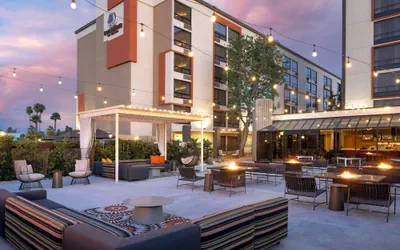 Photo 2 - DoubleTree by Hilton Hotel San Bernardino
