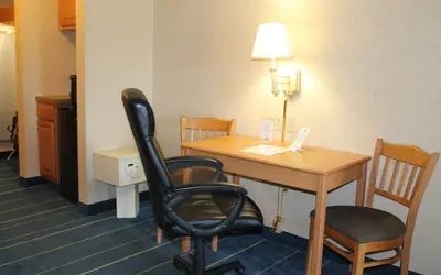 Photo 3 - Days Inn & Suites by Wyndham Bridgeport - Clarksburg