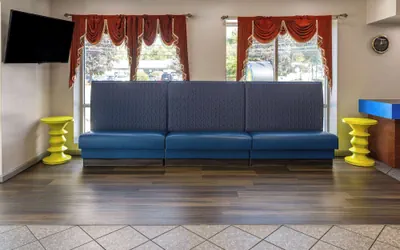 Photo 4 - Days Inn & Suites by Wyndham Albany