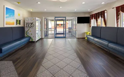 Photo 5 - Days Inn & Suites by Wyndham Albany