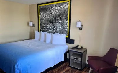 Photo 2 - Super 8 by Wyndham Lumberton NC