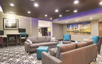 Photo 5 - La Quinta Inn & Suites by Wyndham Cleveland Airport West