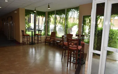 Photo 4 - Ontario Airport Inn