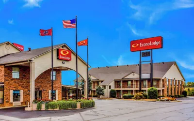 Photo 2 - Econo Lodge Lebanon