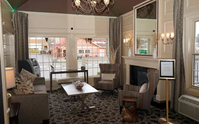 Photo 3 - Wingate by Wyndham Bellingham Heritage Inn