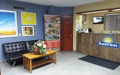 Photo 2 - Days Inn by Wyndham Byron