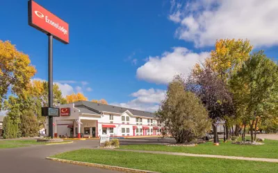 Photo 2 - Econo Lodge Grand Forks near University