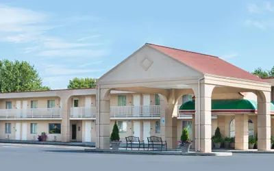 Photo 2 - Baymont by Wyndham Sandusky