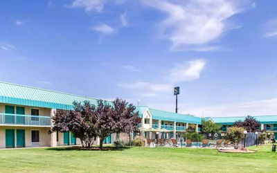 Photo 2 - Quality Inn Deming