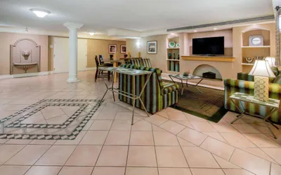 Photo 3 - La Quinta Inn & Suites by Wyndham Irvine Spectrum