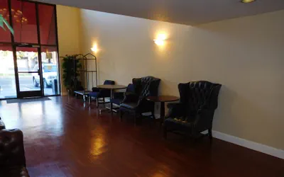 Photo 3 - University Square Hotel