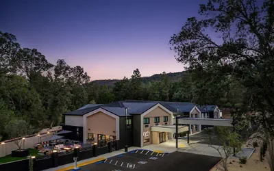 Photo 2 - The Inelle, Oakhurst Yosemite, a Tribute Portfolio Hotel