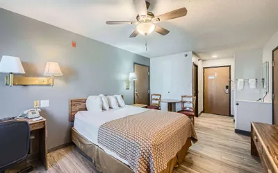 Photo 5 - Travelodge by Wyndham Longmont